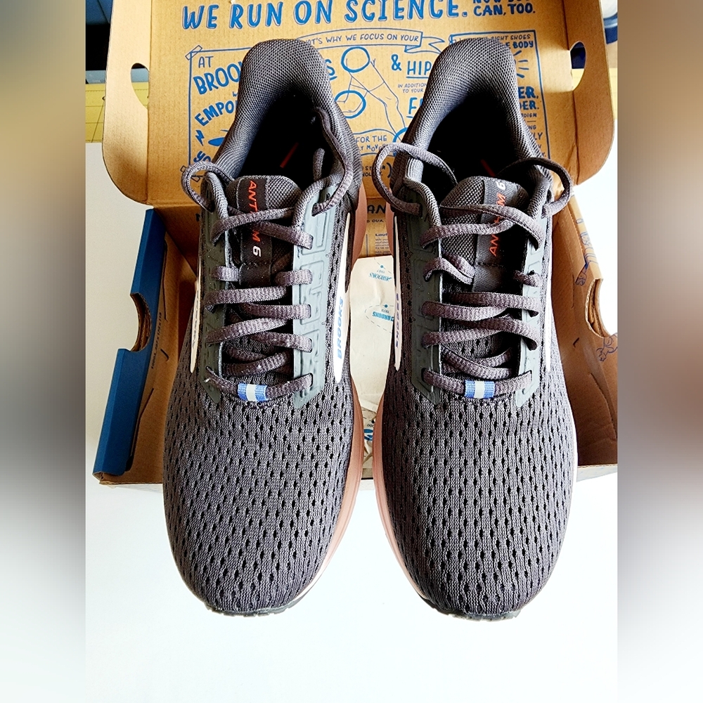 Brooks Charcoal and Pink Running Athletic Shoes Size 7.5